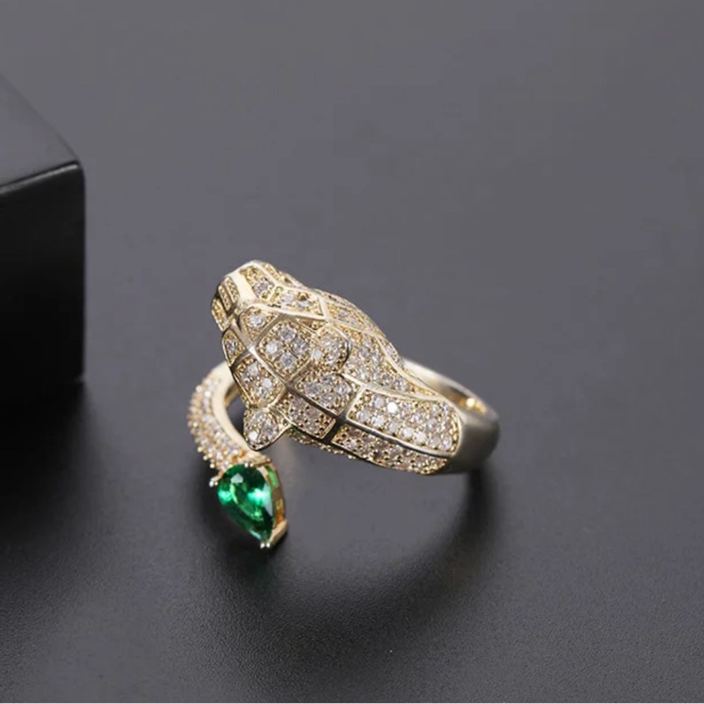 AUTH gold plated and zirconia luxury panthère ring STUNNING